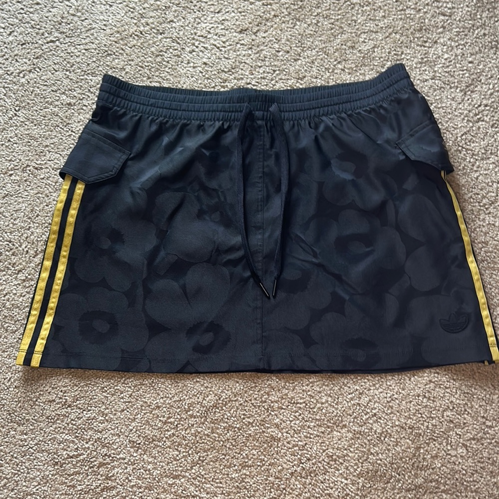 Women’s Adidas Marimekko mini cargo skirt